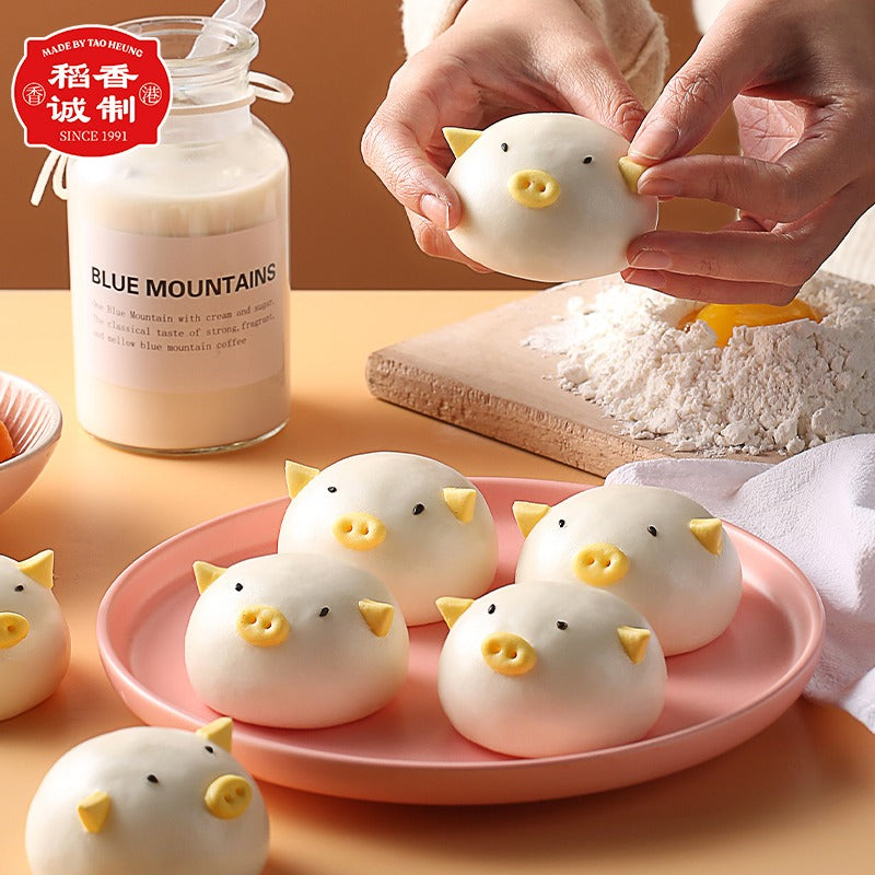 ⁠奶黄猪仔包  Piggy shaped Bun stuff with Salted Egg Yolk Custard