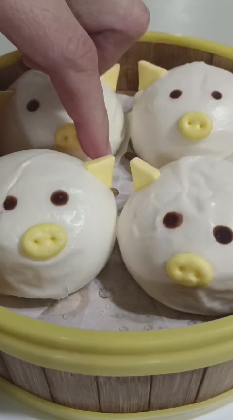 ⁠奶黄猪仔包  Piggy shaped Bun stuff with Salted Egg Yolk Custard